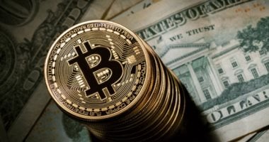 تراجع سعر بتكوين إلى 87.3 ألف دولار وسط تأثيرات تعريفات ترامب