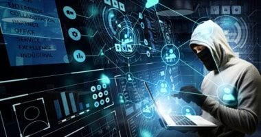 هل تساعد أم تشتت؟ تأثير السوشيال ميديا على الطلاب فى الامتحانات