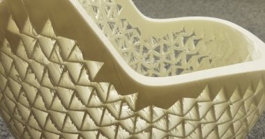 خوذة دراجة بخارية 3D تمتص الصدمات بتعديل شكلها حسب الحاجة