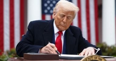 تهديد جديد لترامب قد يرفع سعر الأيفون لأكثر من 150 ألف جنيه مصرى